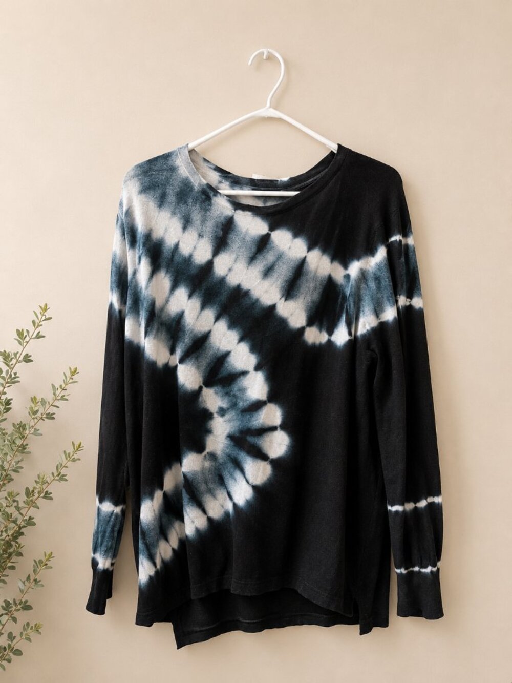 RD Style Black and White Spiral Tie-Dye Long Sleeve Top